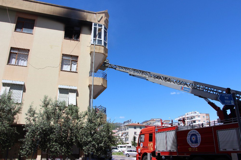 Kumluca’da Ev Yangını