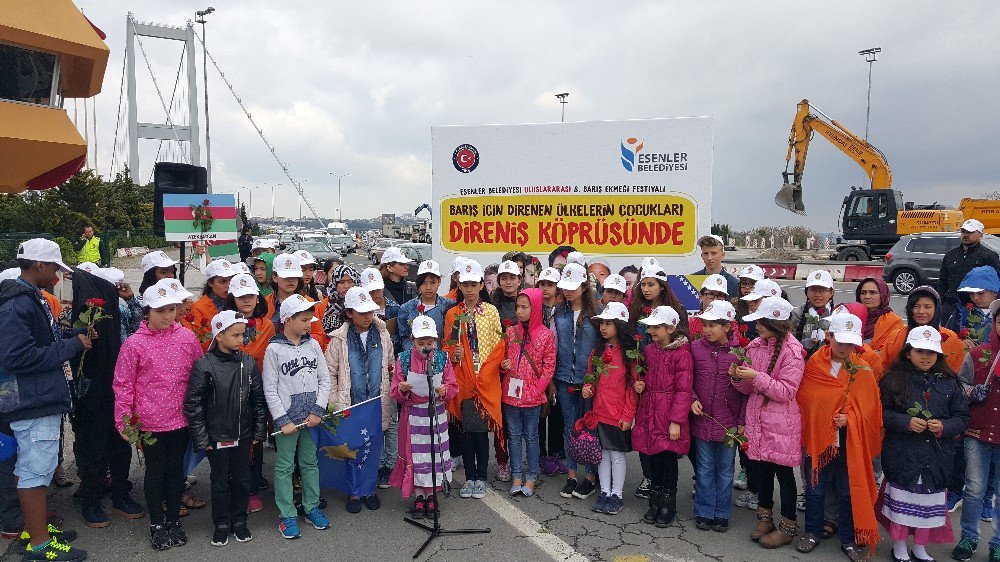 Barış İçin Direnen Çocuklar 15 Temmuz Şehitler Köprüsü’nde ‘Barış Bildirisi’ Okudu