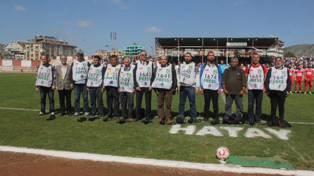 Hatay’da Gazetecilerden Başakşehirli Futbolculara Protesto