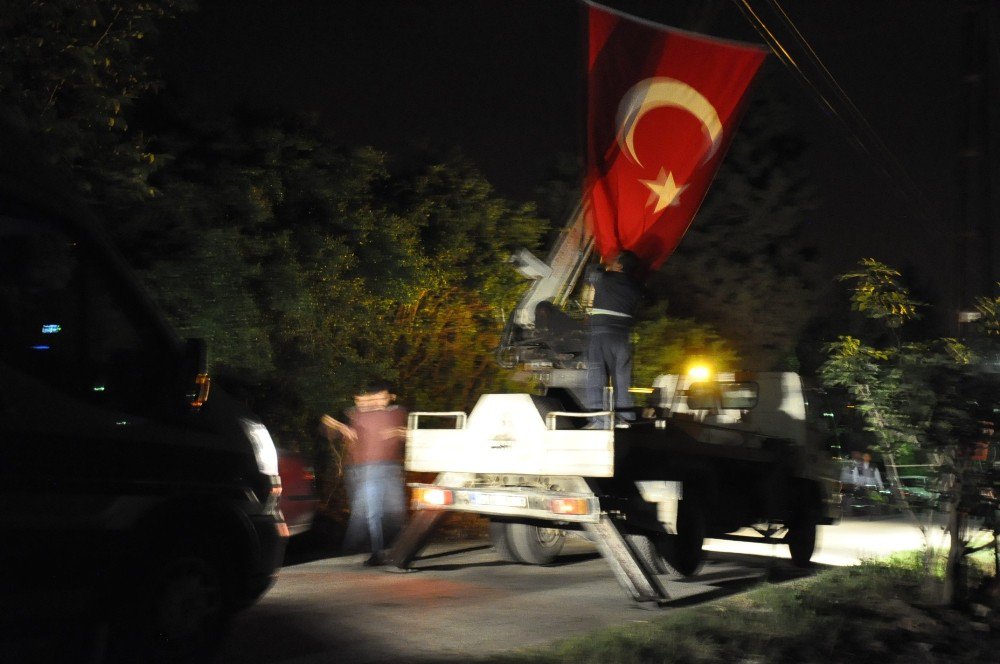 Hatay’lı Şehit Uzman Çavuş Mehmet Özal’ın Baba Evi Yasa Büründü