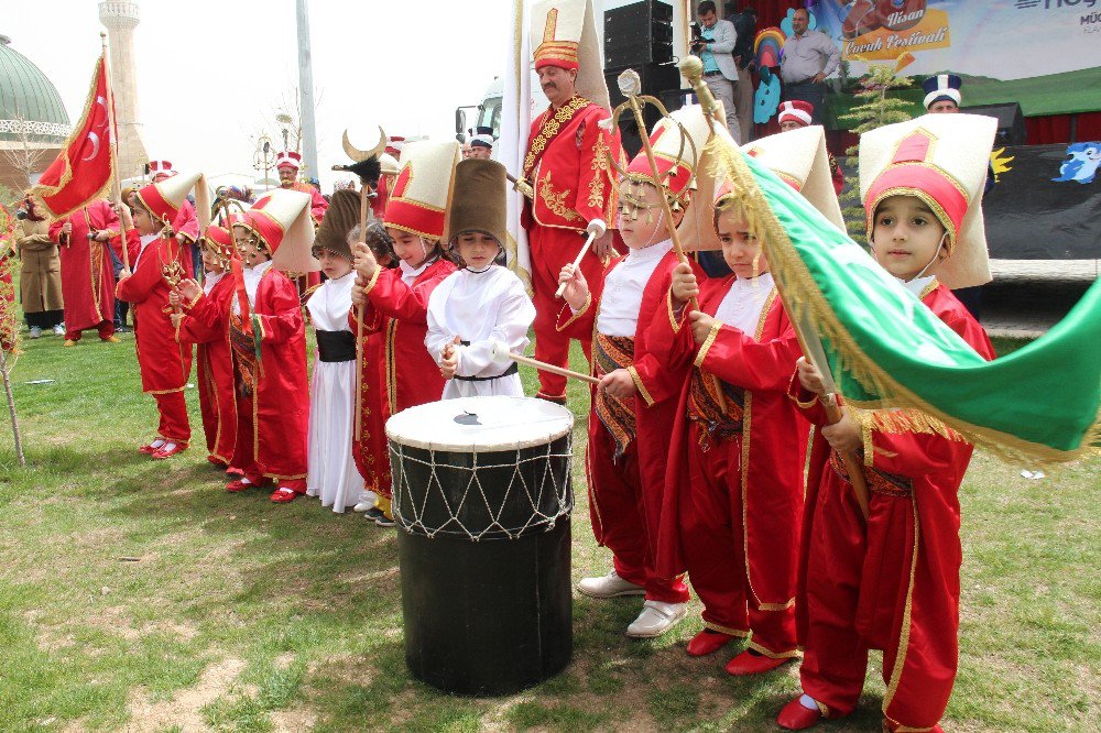 Elazığ’da 23 Nisan Kutlamaları Renkli Görüntülere Sahne Oldu