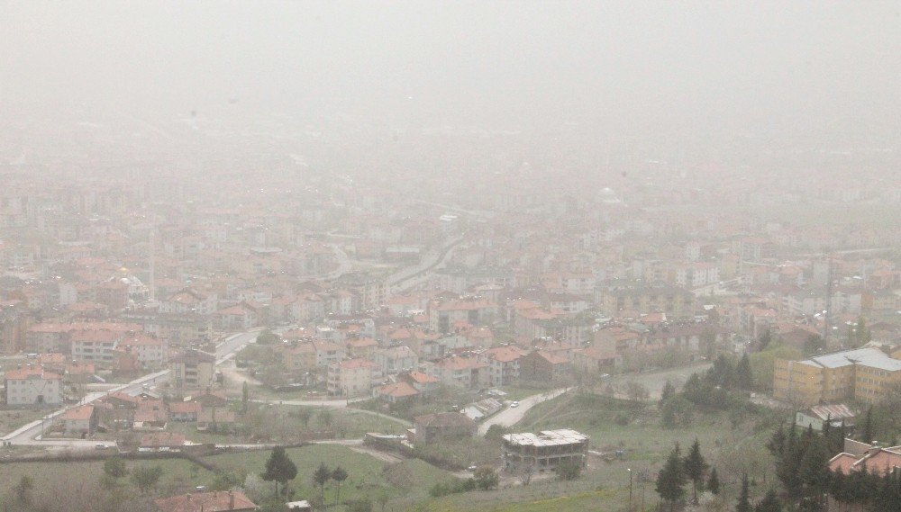 Elazığ’da Gökyüzü Tozla Kaplandı