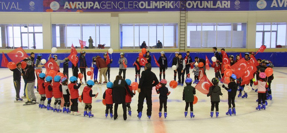 Buzda 23 Nisan Coşkusu