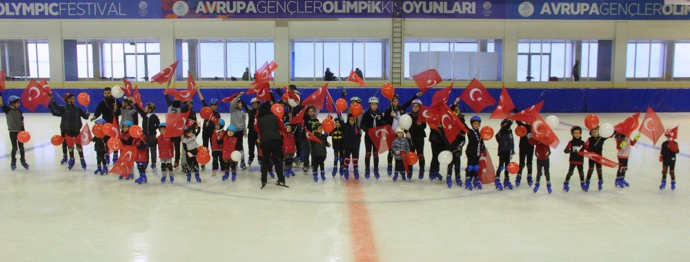 Buzda 23 Nisan Coşkusu