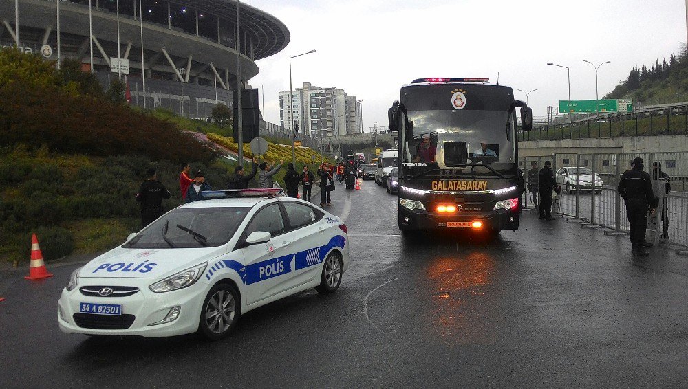 Derbi Öncesi Takımlar Stada Geldi