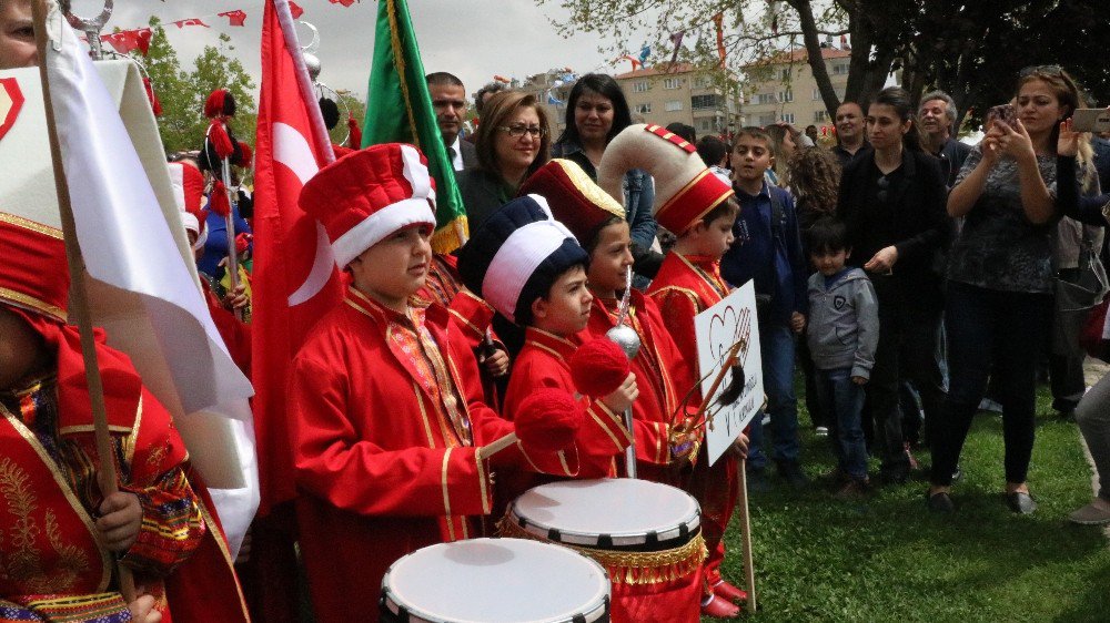 Gaziantep’te 23 Nisan Coşkusu