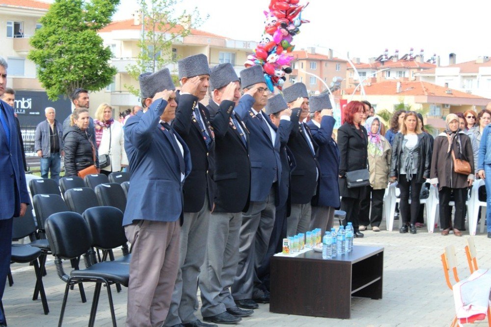 Ayvalık’ta 23 Nisan Coşkusu