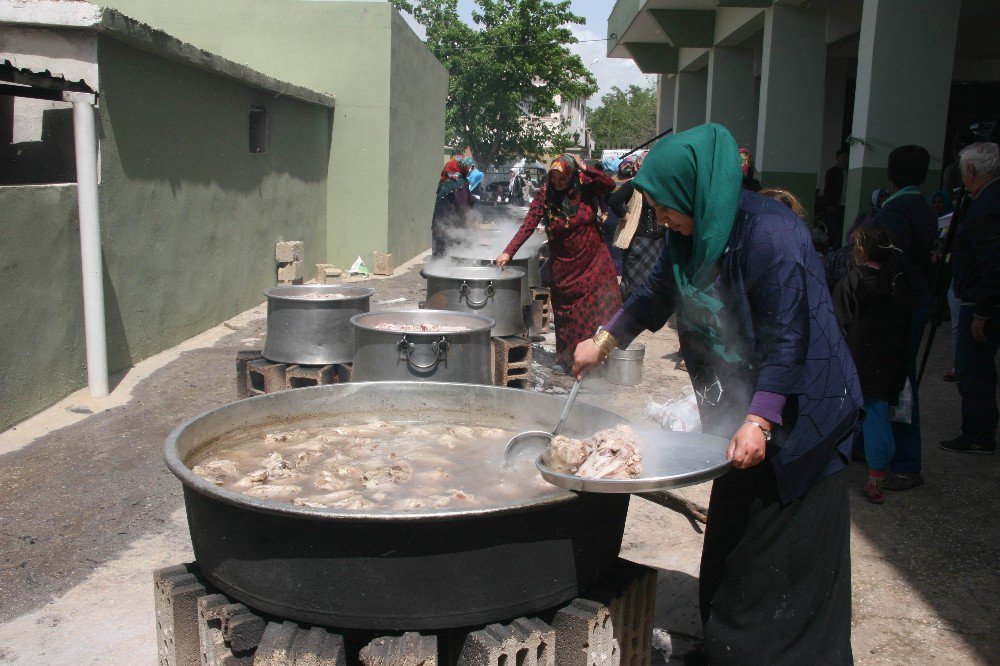 Elbeyli’de 10 Bin Kişiye Yemek Dağıtıldı