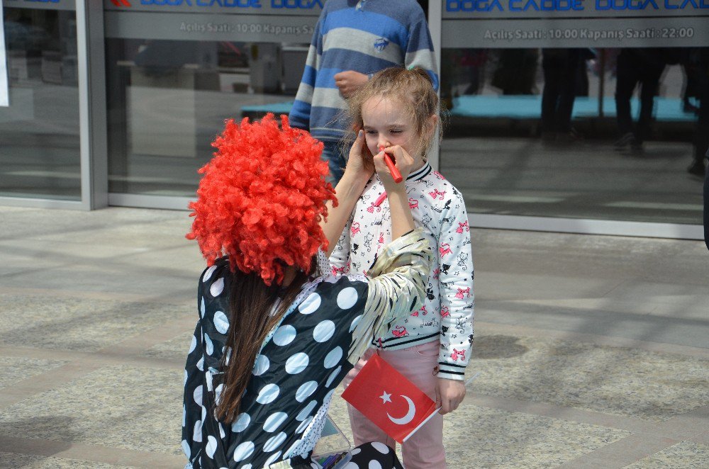 Doğa Cadde’den Pamuk Şekerli 23 Nisan Kutlaması