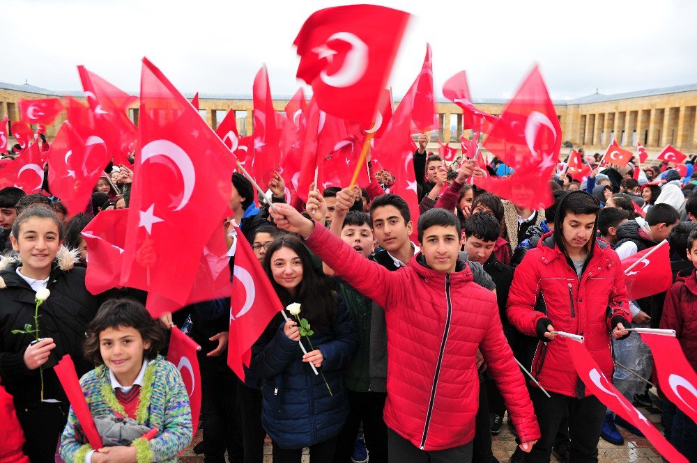 Milli Eğitim Bakanı Yılmaz, 23 Nisan Dolayısıyla Anıtkabir’i Ziyaret Etti