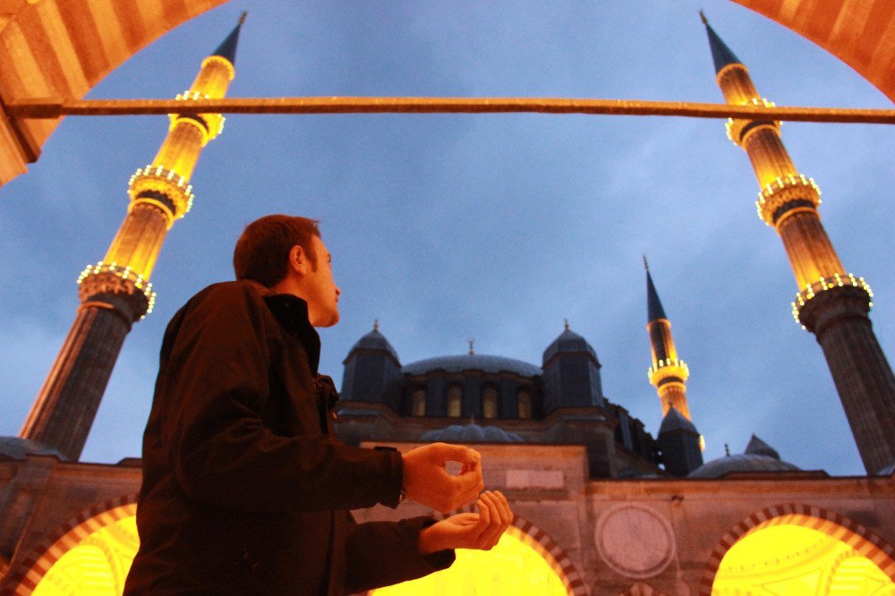 Selimiye Camii’nde Miraç Kandili Coşkusu