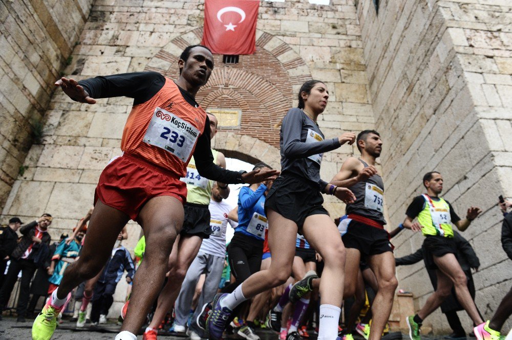 Bursa’da Tarihi Kent Koşusu Coşkusu