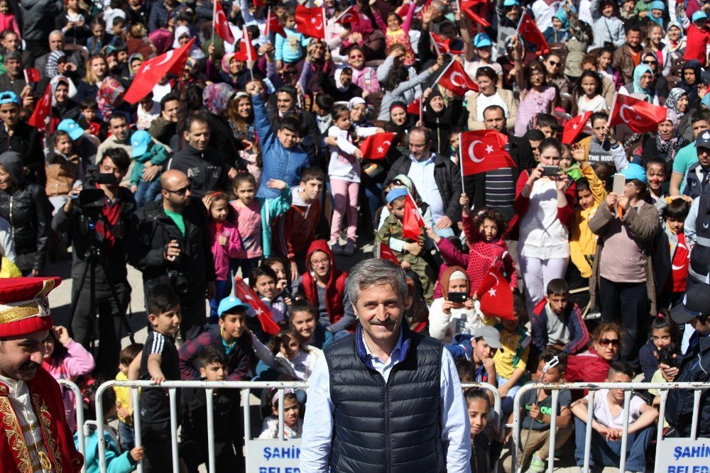 Şahinbey Belediyesi Uçurtmalarıyla Gökyüzünü Renklendirdi