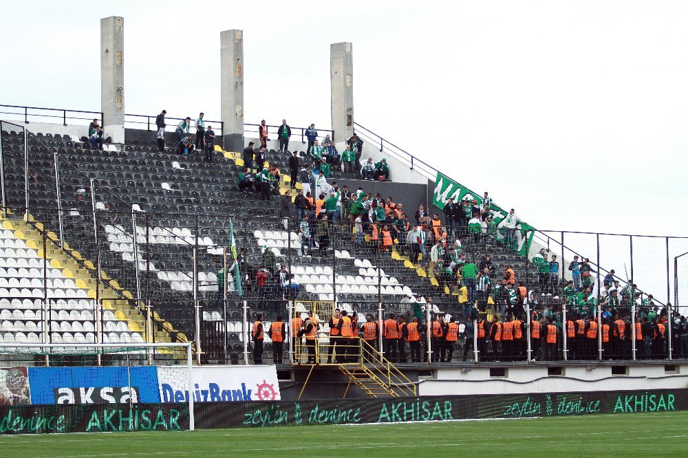 Bursaspor Taraftarı Tribünü Terk Etti