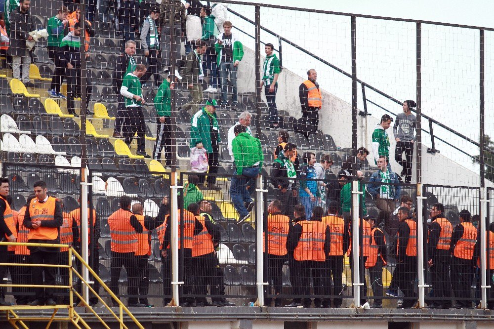 Bursaspor Taraftarı Tribünü Terk Etti