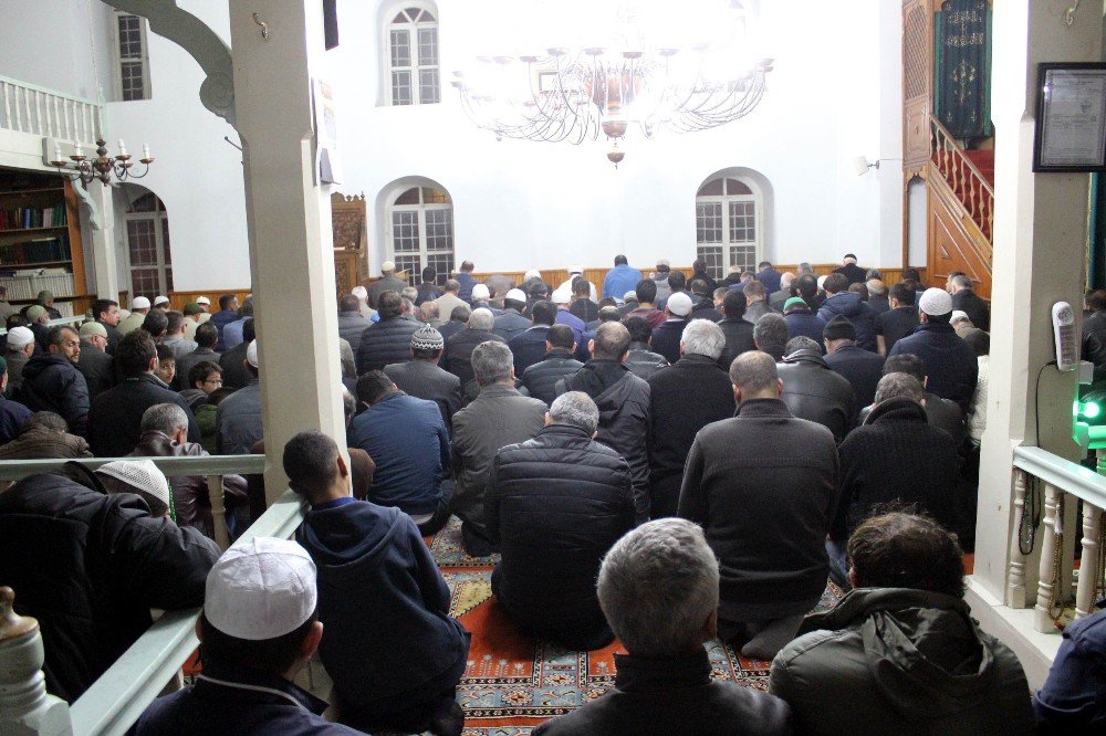 Tekirdağ’da Camilerde Kandil Yoğunluğu