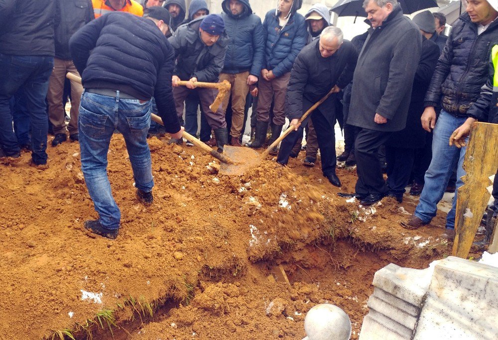 Ak Parti Genel Başkan Yardımcısı Kaya, Midibüs Kazasında Yaralananları Ziyaret Etti