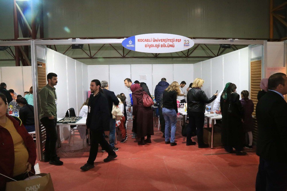 Kocaeli Üniversitesi Stantları Çocuklardan İlgi Gördü