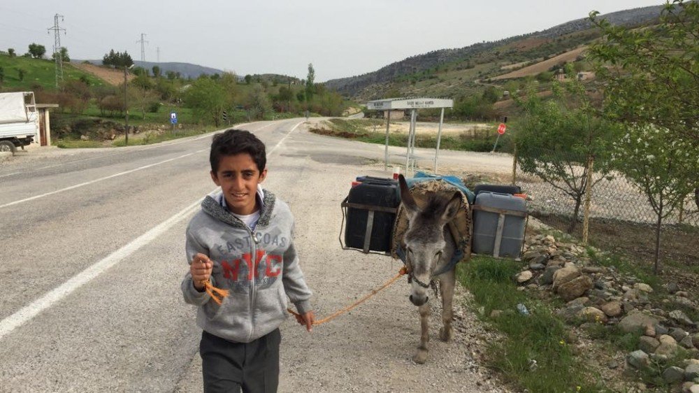 Heyelan Nedeniyle Eşek Sırtında Su Taşıyorlar