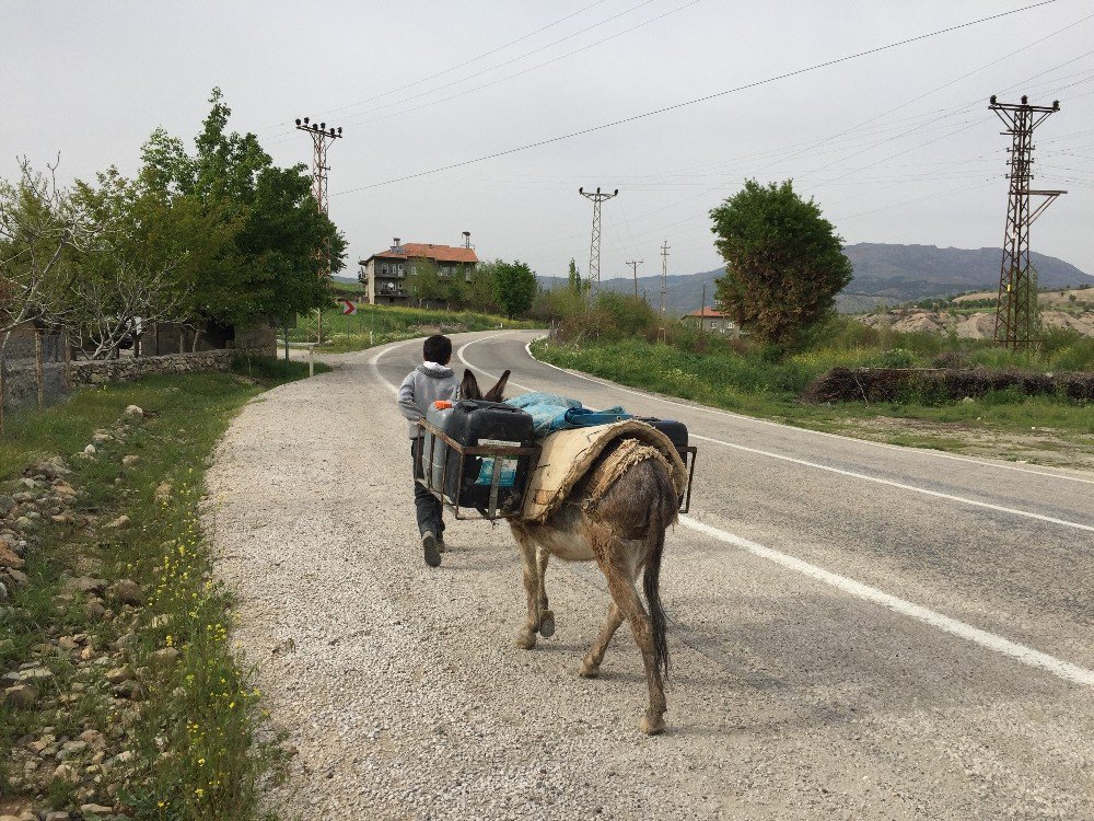 Heyelan Nedeniyle Eşek Sırtında Su Taşıyorlar