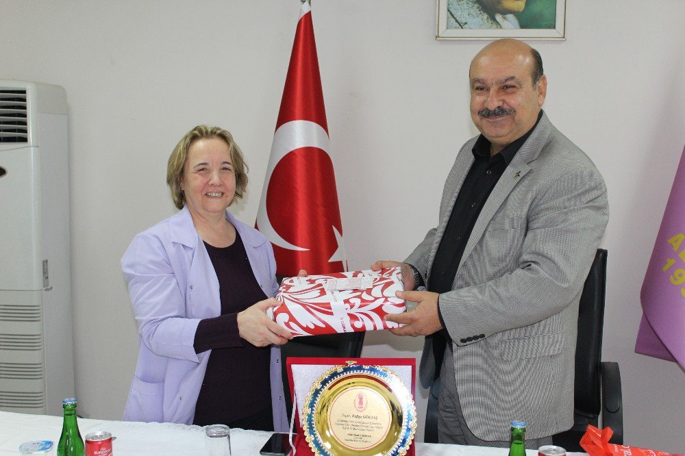 Esob Emekli Olan Personelini Plaketle Uğurladı