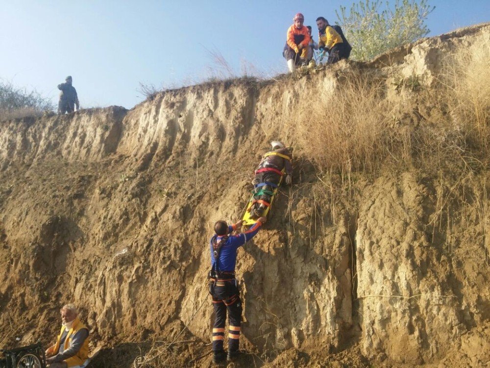 Afyonkarahisar’da Trafik Kazası: 2 Ölü, 2 Yaralı