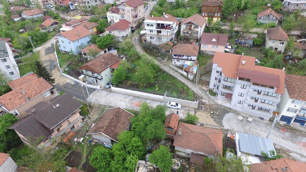 Başiskele’de Parke Yol Yapım Çalışmaları Sürüyor