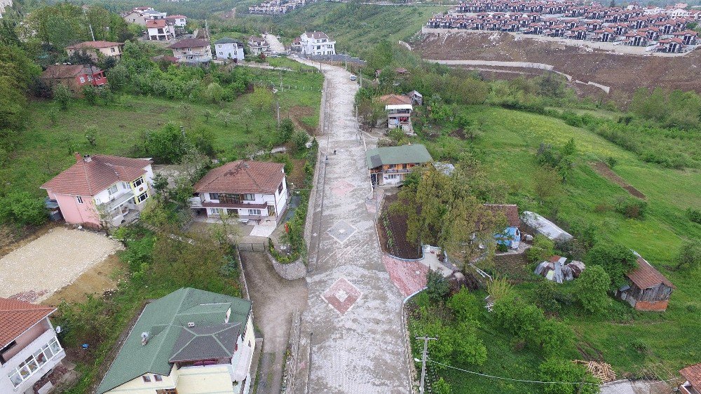 Başiskele’de Parke Yol Yapım Çalışmaları Sürüyor