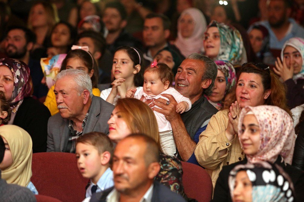 Buca’da Muhteşem 23 Nisan Coşkusu