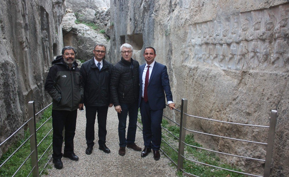 Ünlü Yazardan Hattuşa’ya Ziyaret