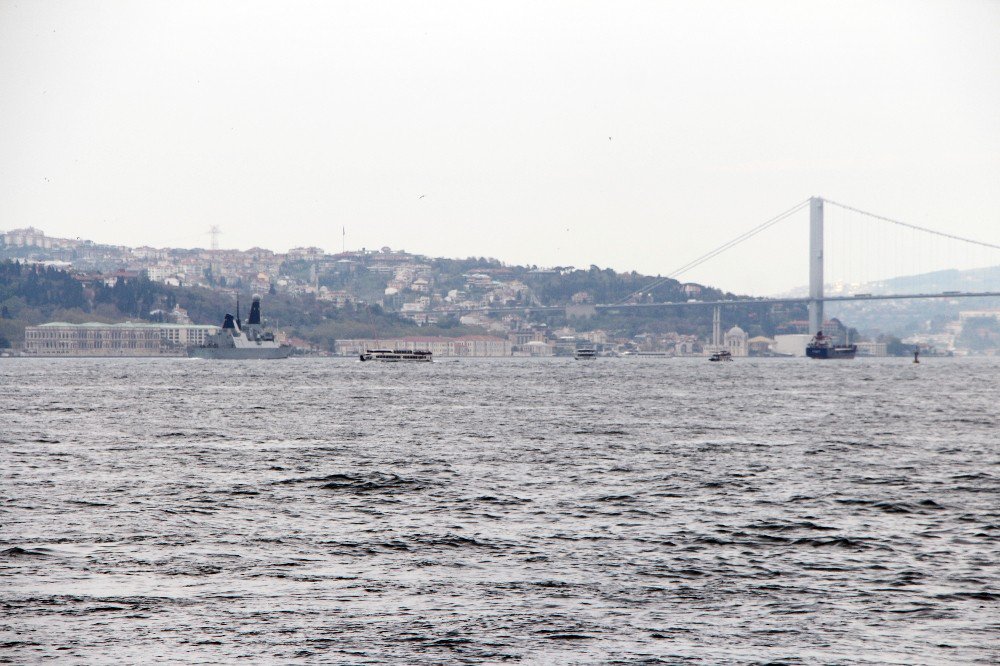 İngiliz Savaş Gemisi İstanbul Boğazı’ndan Geçti