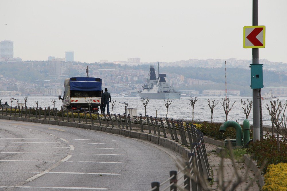 İngiliz Savaş Gemisi İstanbul Boğazı’ndan Geçti