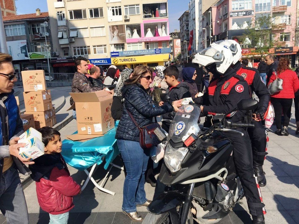 İzmit Belediyesi 4 Bin Paket Simit Dağıttı