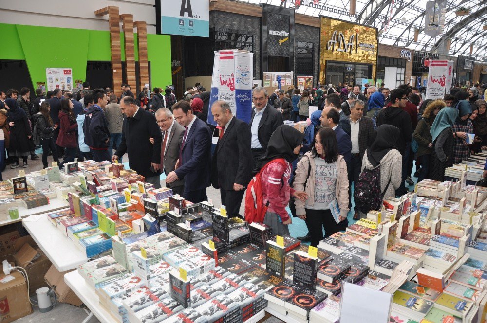 İnegöl’de Kitap Şöleni