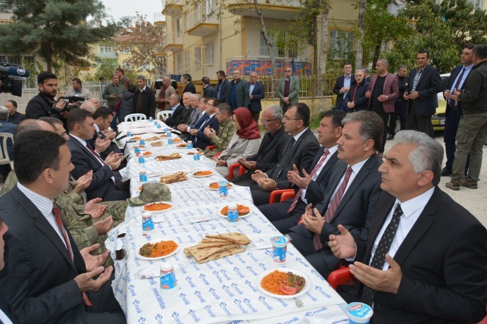 Vali Toprak Şehit Polisler İçin Okutulan Mevlite Katıldı.