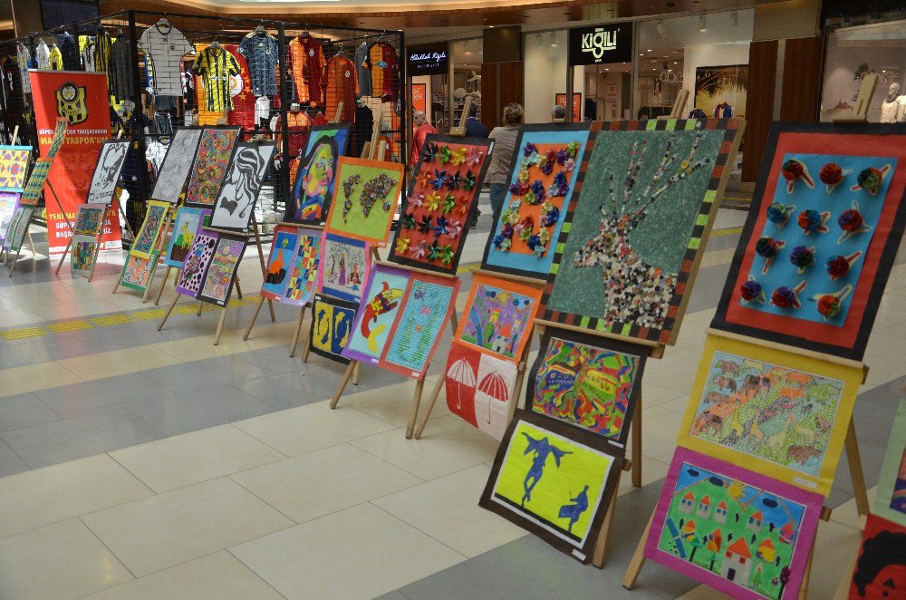 Köy Öğrencilerinin Hazırladığı El Sanatları Sergisi Yoğun İlgi Gördü