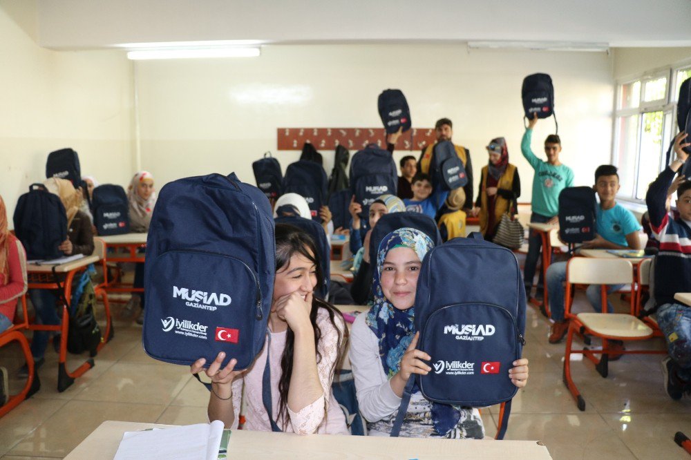 Müsiad Gaziantep Şubesinden Suriyeli Öğrencilere Kırtasiye Yardımı