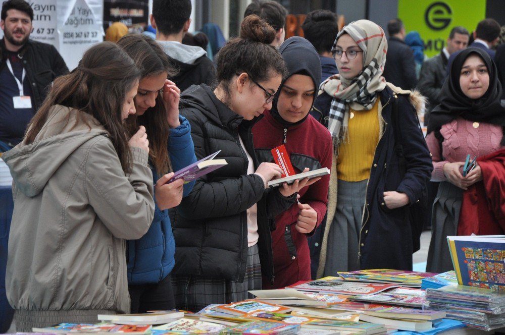 İnegöl’de Kitap Şöleni