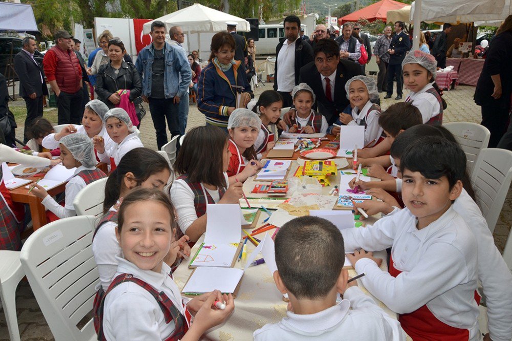 Foça Yeryüzü Pazarı 5. Yaşını Kutladı