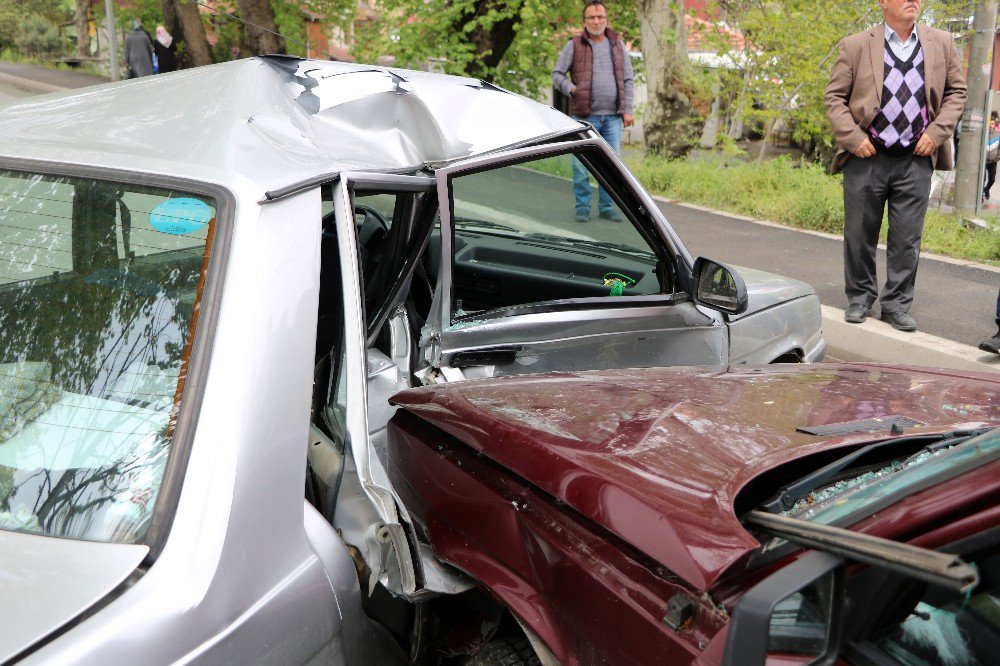 Sakarya’da Trafik Kazası: 3 Yaralı