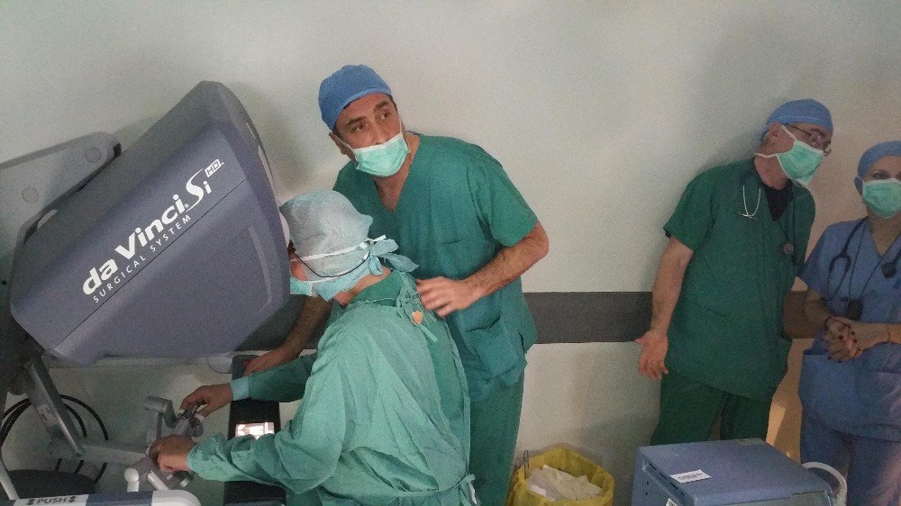 Türkiye Robotik Ameliyat Öğretiyor