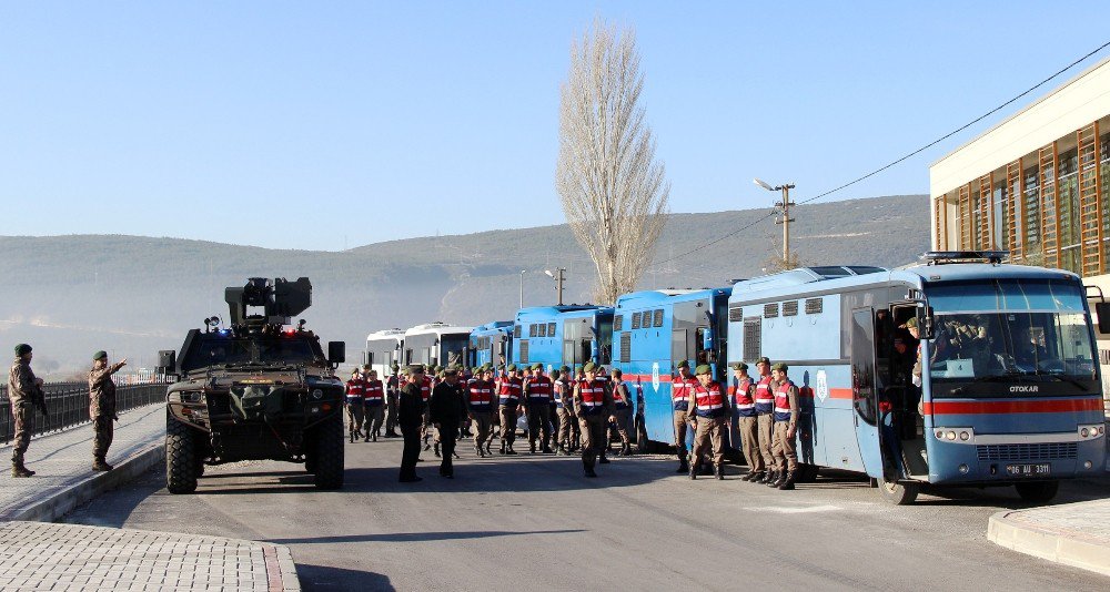 Vali Ve Alay Komutanı Dinleniyor