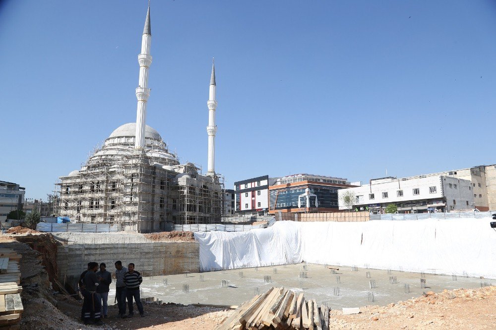 Başkan Tahmazoğlu, Otopark Yapımını İnceledi