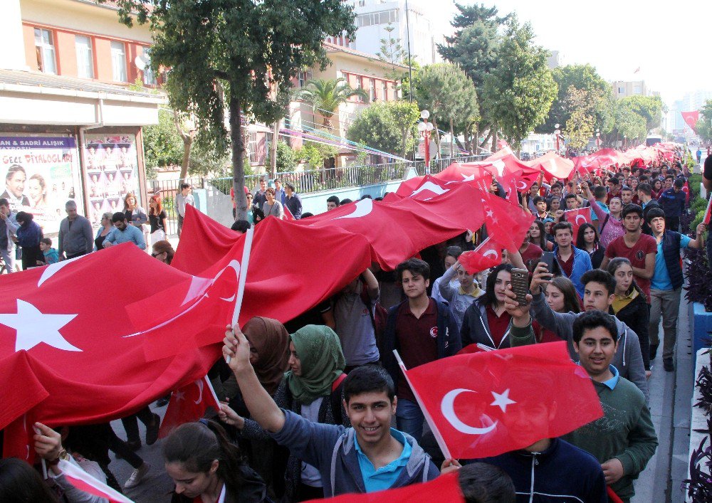 1 Kilometrelik Dev Türk Bayrağı İle ’57. Alay Çanakkale Vefa Yürüyüşü’