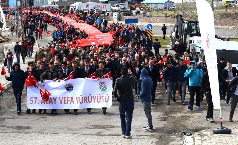 Ardahan’daki 57. Alay Vefa Yürüyüşü’ne Yüzlerce Genç Katıldı