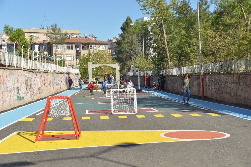 Diyarbakır’da Çocuklar İçin Oyun Sokağı Oluşturuldu