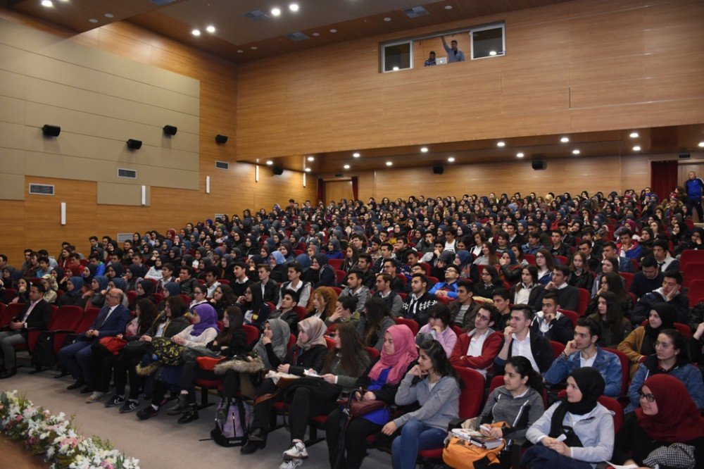 ’Okul İçin Değil Hayat İçin Öğrenmeli’