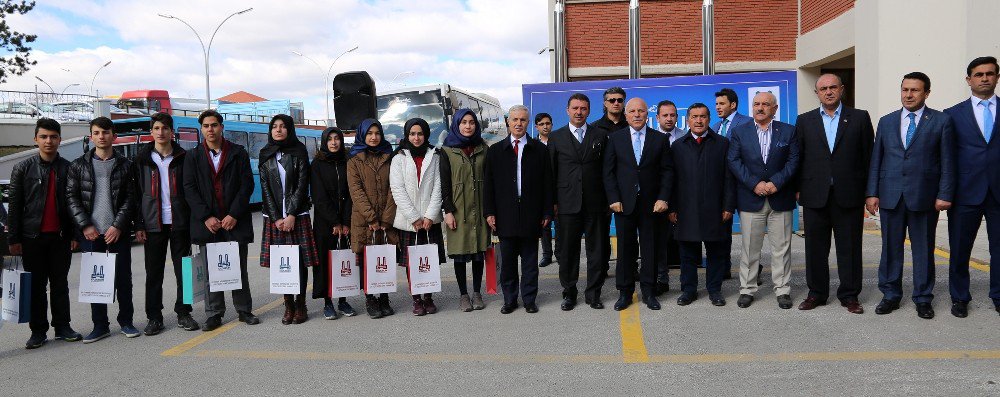 Büyükşehir’den Lys Öncesi Öğrencilere Soru Bankası Desteği