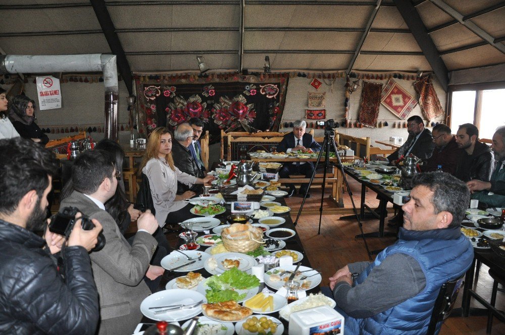 Kars Valisi Rahmi Doğan, Basınla Bir Araya Geldi