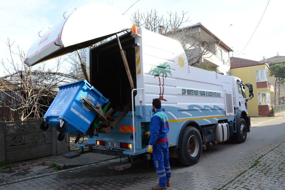 Kartepe’de Konteynerler Bakıma Alındı